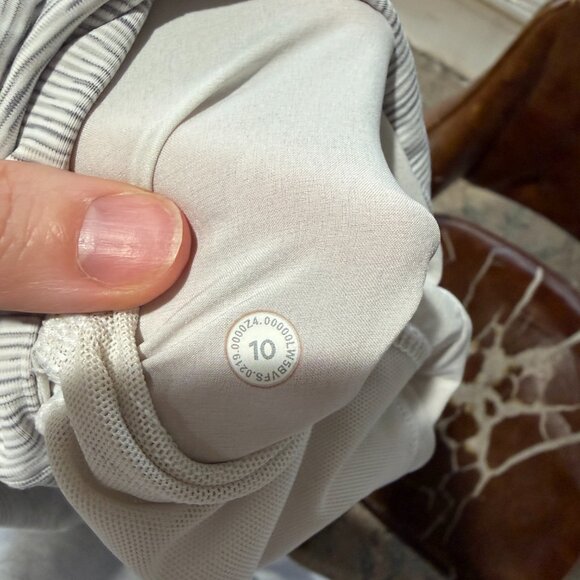 Lululemon On The Fly Pant *27"
Wee Are From Space Nimbus Battleship size 10 - Picture 7 of 10